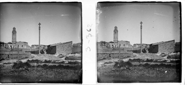Creu i vista de Sant Martí de Maldà