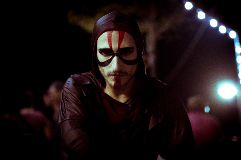 Mime actor performance