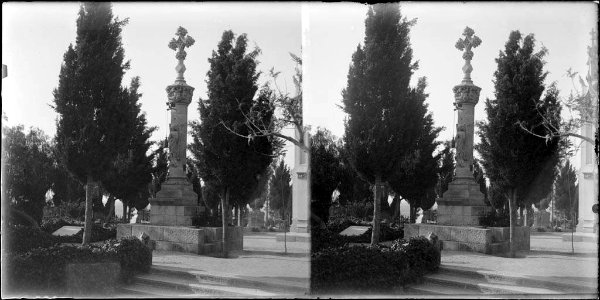Creu monumental al Cementiri de l'Est de Barcelona