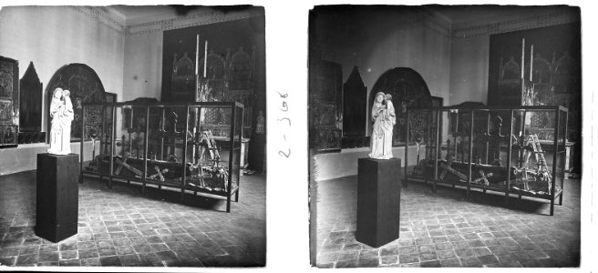 Creus i altar al museu diocesà de Barcelona