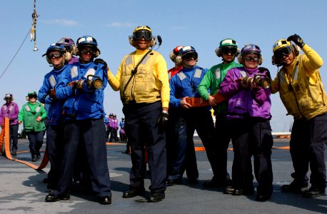 Crew members aboard USS Ronald Reagan (CVN 76) conduct aircraft firefighting training