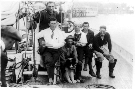 Crew of Arctic ship Bowdoin LCCN2003653749