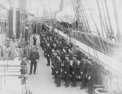 Crew of USS SWATARA - NH 121