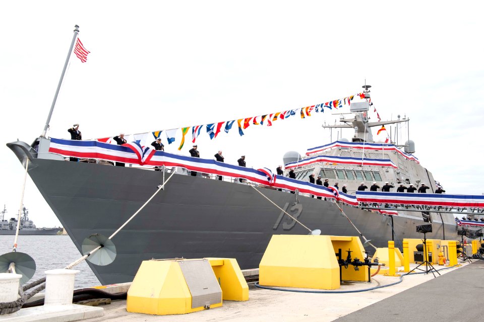Crew of USS Wichita (LCS-13) bring ship to life during commissioning ceremony US Navy 190112-N-DA434-199