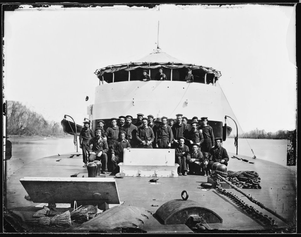 Crew on monitor Saugus, James River - NARA - 524715