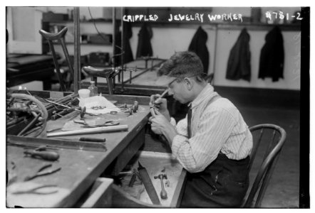 Crippled jewelry worker LCCN2014708154