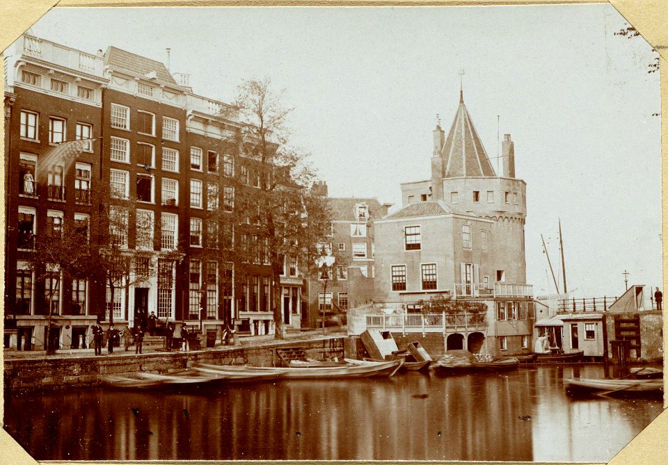 De Geldersche Kade, ziende op de Schreyerstoren