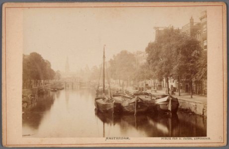 De Geldersekade gezien in zuidelijke richting photo