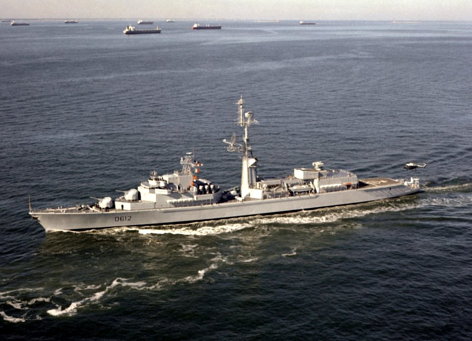 De Grasse (D612) underway in Chesapeake Bay 1981