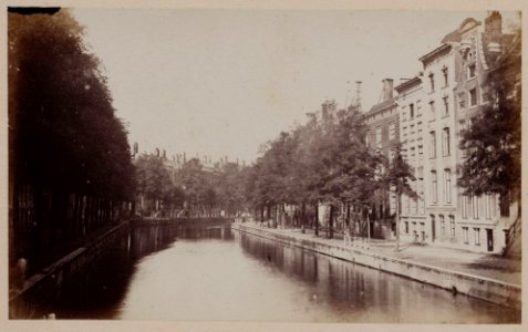 De Herengracht ter hoogte van de Spiegelstraat photo