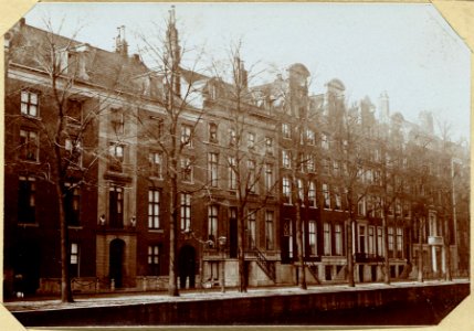 De Heerengracht, ziende van de Reguliersgracht naar de Vijzelstraat (westzijde)
