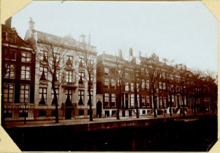 De Heerengracht tusschen de Utrechtschestraat en de Reguliersgracht
