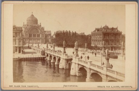 De Hogesluis en de Sarphatistraat gezien naar het Paleis voor Volksvlijt-001