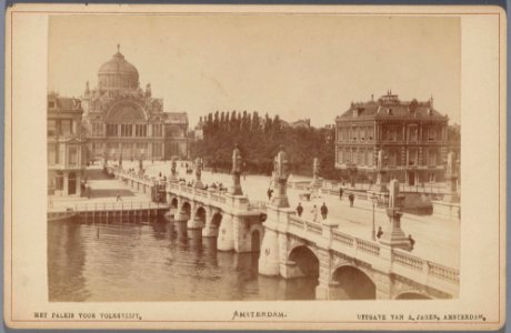 De Hogesluis en de Sarphatistraat gezien naar het Paleis voor Volksvlijt-001 photo