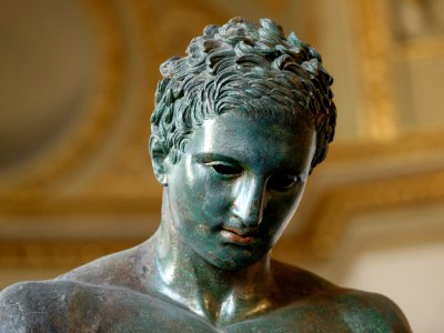 Croatian Apoxyomenos Louvre n09