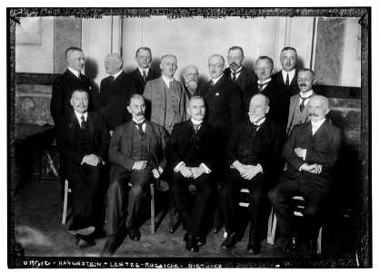 Crone-Munzebrock - Gennes - Kempner - Brunswig - Kayzer - Millington-Herrmann - Schroeder - Kraemer - Hillger - Keinath - Urbig - Havenstein - Lentze - Roesicke - Dietrich LCCN2014716674