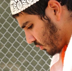 Cropped - Yaser Esam Hamdi in Camp X-ray, Guantánamo Bay, Cuba - 20020404 (cropped)