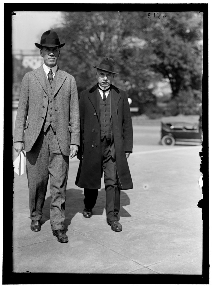 CROSSER, ROBERT, REP. FROM OHIO, 1913-1923. RIGHT, WITH T.K. GIRAGOSSIAN LCCN2016868457
