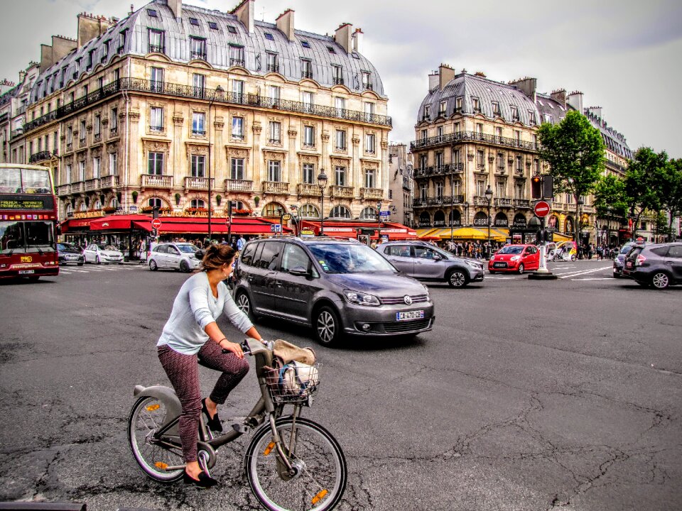 Square bicycle cyclist
