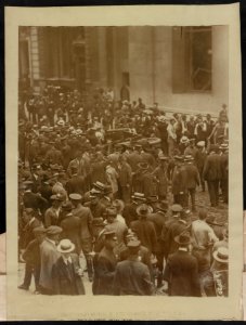 Crowd after Wall Street bomb outrage today ... one of the mobs which pushed everywhere trying to get word of friends or relatives following the bomb explosion in the office of J.P. Morgan & LCCN2015645592