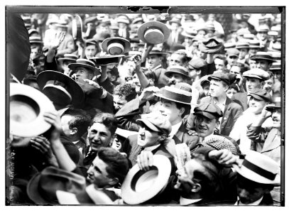Crowd - Union Sq. LCCN2014690753