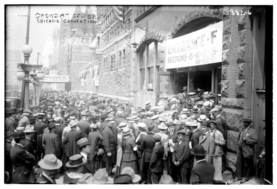 Crowd at Coliseum, Chicago Convention LCCN2014701899