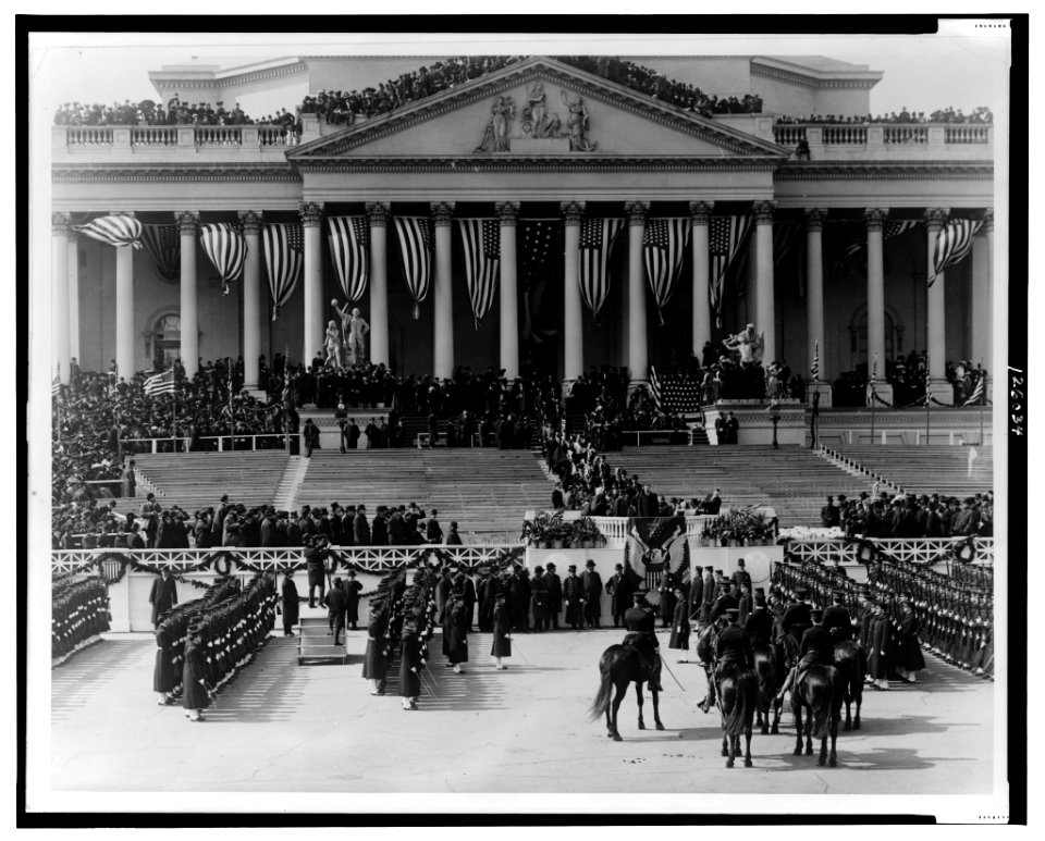 Crowd at inauguration of Theodore Roosevelt, with Naval cadets in foreground LCCN00650891