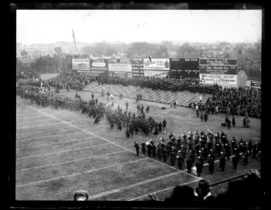Crowd at field, Navy Penn State football game LCCN2016891773