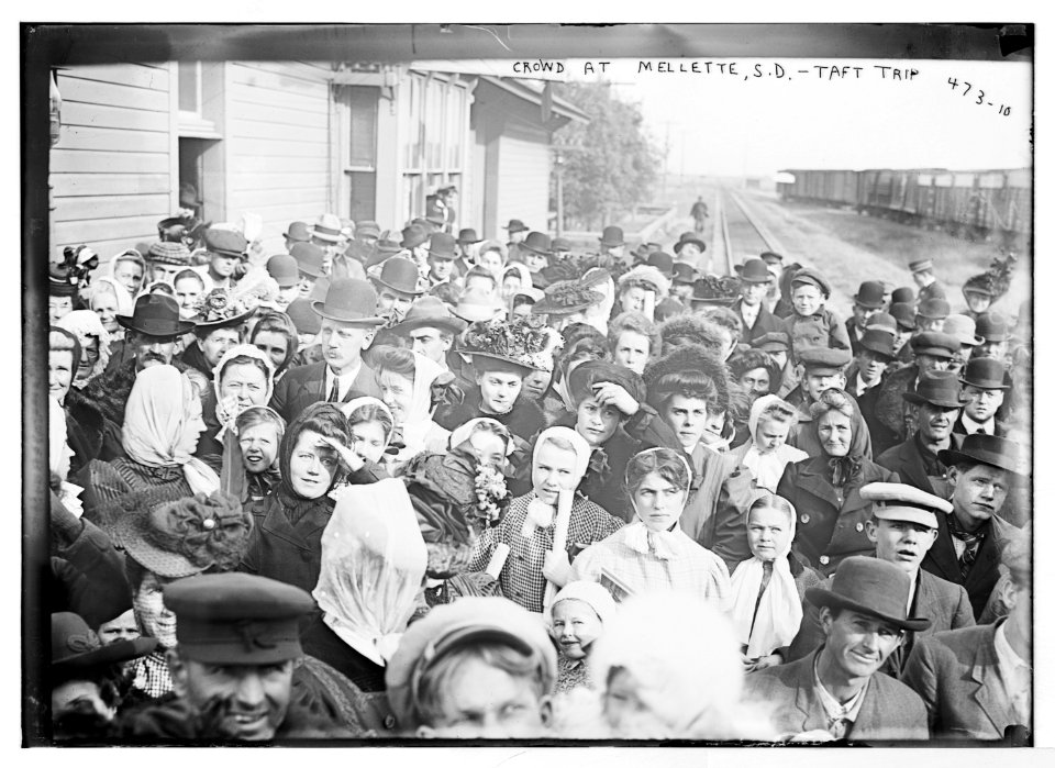 Crowd at Mellette, S.D. - Taft trip LCCN2014682202
