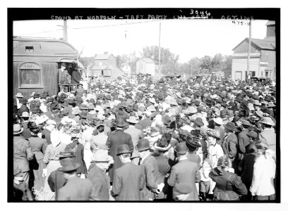Crowd at Norfolk - Taft party LCCN2014682214