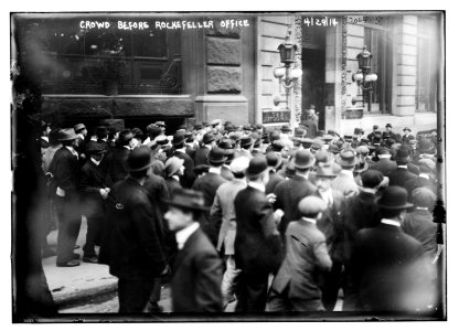 Crowd before Rockefeller office, 4-29-14 LCCN2014696044