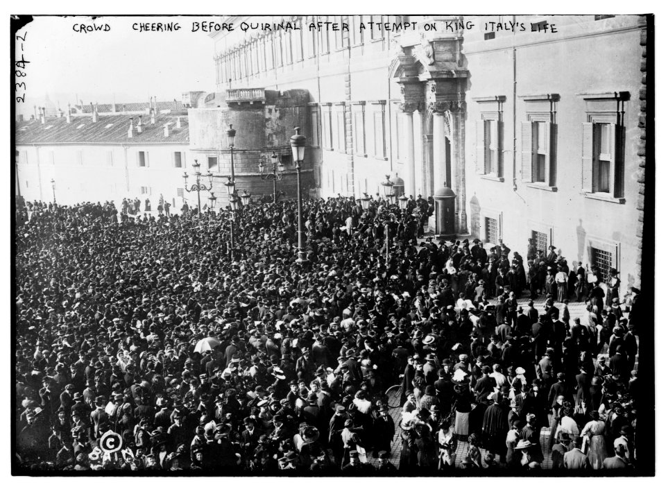 Crowd cheering before Quirinal after attempt on King of Italy's life LCCN2014690275