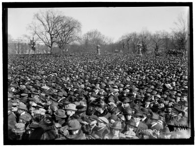 Crowd at U.S. Capitol, Washington, D.C. LCCN2016852910
