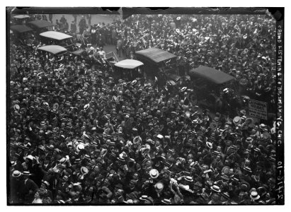 Crowd listening to T.R. (Theodore Roosevelt) speak, Chicago LCCN2014690550