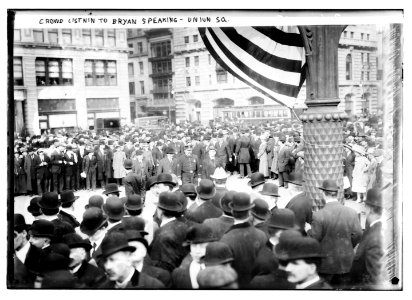 Crowd listening to Bryan speaking - Union Sq. LCCN2014690398