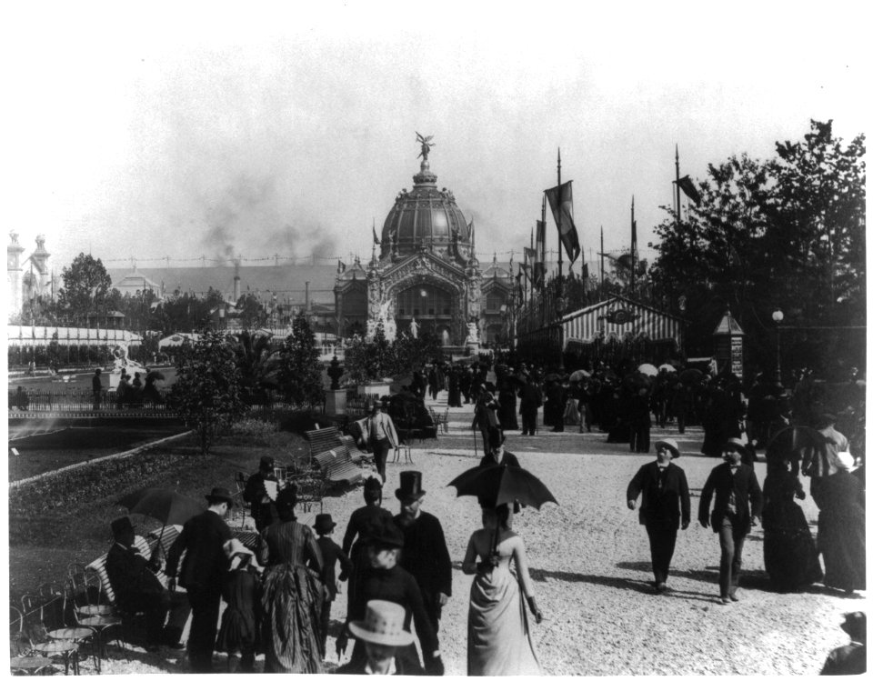 Crowd of people along parterre beside illuminated fountains, view toward the Central Dome, Paris Exposition, 1889 LCCN92519778