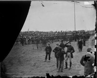 Crowd of citizens, soldiers, and etc. with Lincoln at Gettysburg. - NARA - 529085