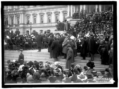 Crowd on steps of State, War & Navy Building, Washington, D.C. LOC hec.00742