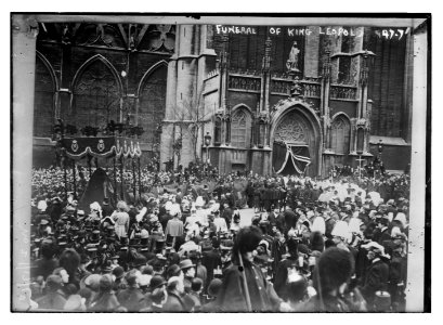 Crowd outside church allowing funeral cortege of King Leopold to pass, Belgium LCCN2014684461