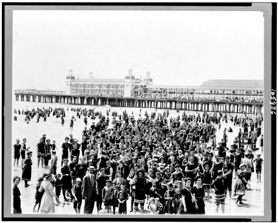 Crowd on beach at Atlantic City, New Jersey LCCN92514878 photo