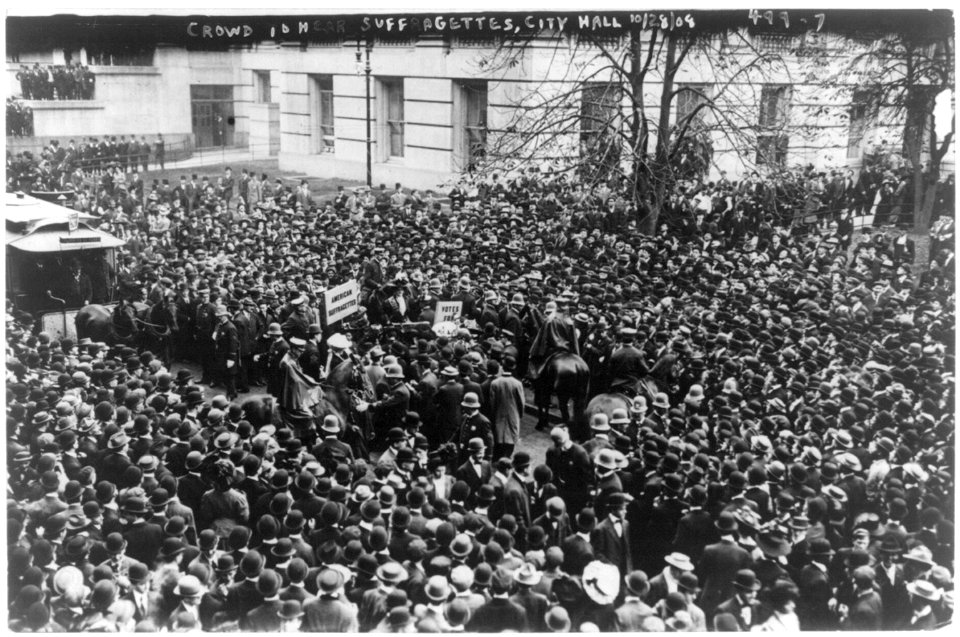 Crowd to hear Suffragettes, Oct. 28, 1908 LCCN2001704189