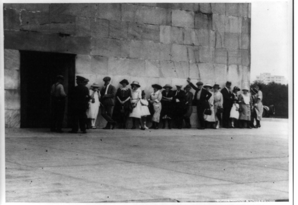 Crowd waiting to go up in Washington Monument, Washington, D.C. LCCN89712990
