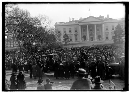 Crowd outside White House LOC hec.11501 photo