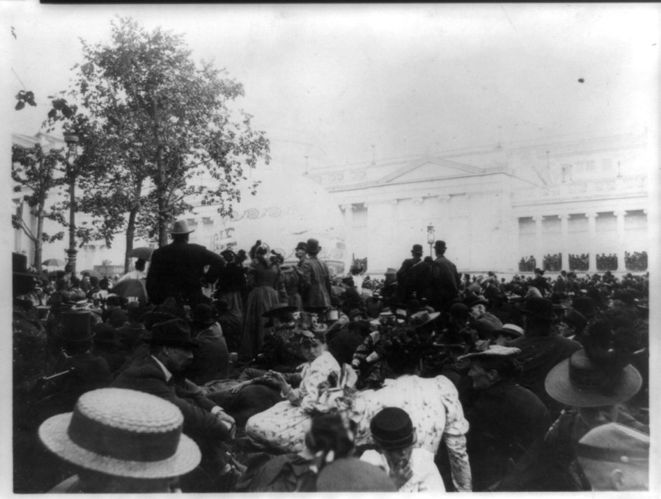 Crowd waiting for balloon ascension, World's Columbian Exposition,Chicago, Ill. LCCN89712763