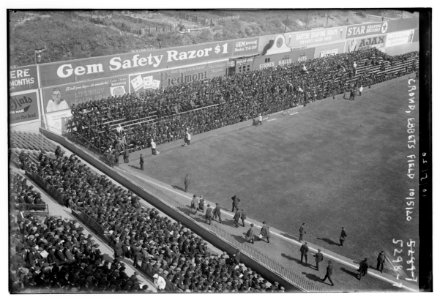 Crowd, Ebbets Field, 10-5-20 LCCN2014711430