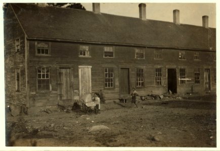 Crowded tenement used by cranberry pickers ('Bravas') or black Portuguese) LOC cph.3a29819