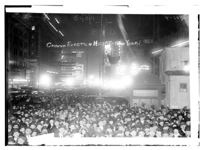 Crowd- Election Night - N.Y., 1913 LCCN2014694762