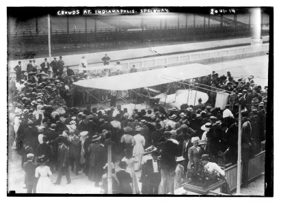 Crowds at Indianapolis Speedway LCCN2014688265