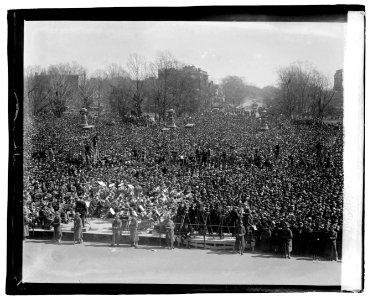 Crowds at Capitol LOC npcc.03625