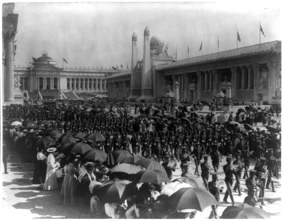 Crowds watching parade of Filipino Scouts, St. Louis World Fair LCCN2016650367